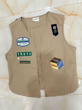 Girl Scouts Tan Khaki Cadette Senior Uniform Vest with Patches & Pins Costume